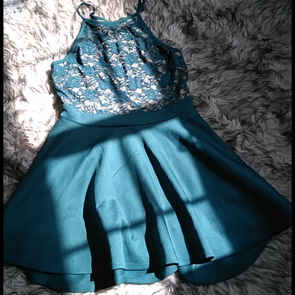 Emerald Green Lace short dress